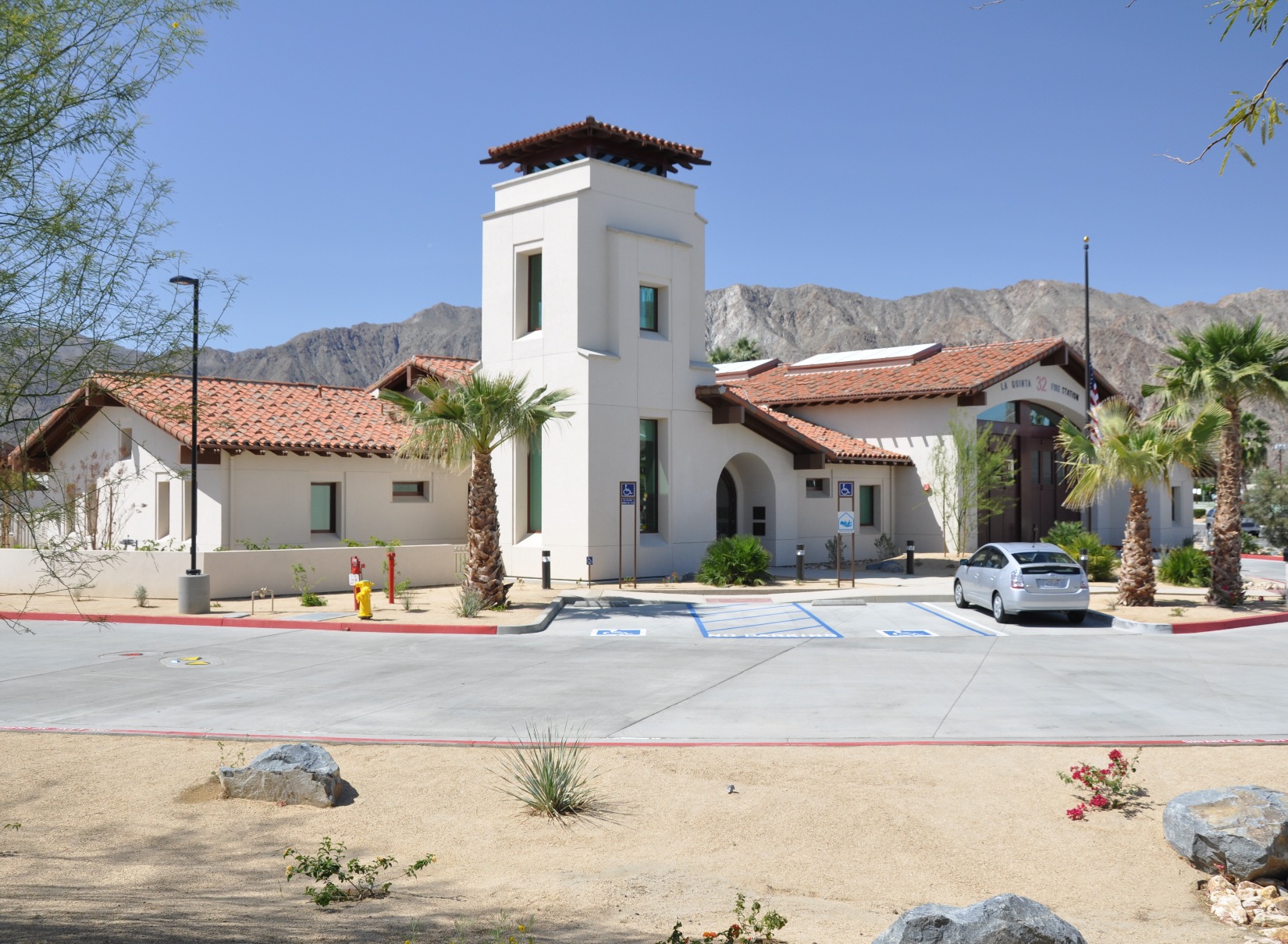 La Quinta Fire Station No. 52: Contemporary Architecture Integration